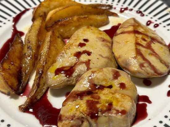 Escalade De Foie Gras Poire Et Caramel De Malbec5 400x400 1 Table d'hôtes - séjour de charme - Pech Merle - Lot