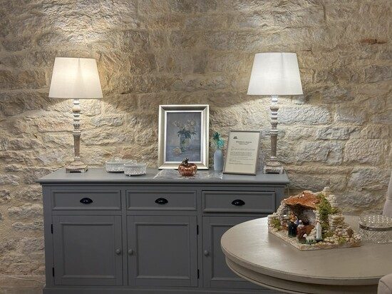 Traditional French stone walls Dinning Room - Charming bed and breakfast with pool with pool near vineyard - Lot - France