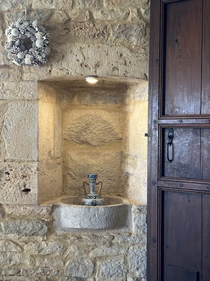 Traditional French stone walls Dinning Room - Charming bed and breakfast with pool with pool near vineyard - Lot - France