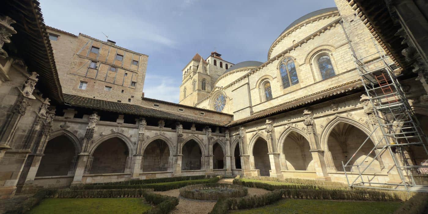 Visit to Cahors - Lot - Charming Guest Rooms