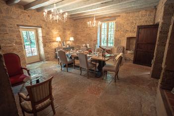 Traditional French stone walls Dinning Room - b&b cahors - Lot - France